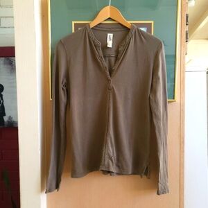 Distressed Fitted Long Sleeve blouse